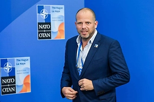 Глава МО Бельгии Франкен не стал отказываться от слов об ударе НАТО по Москве