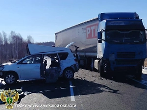 В Приамурье четыре человека погибли в лобовом ДТП с легковушкой и грузовиком