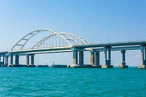 В Краснодарском крае объяснили запрет проезда электрокаров по Крымскому мосту