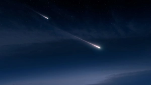 Фрагменты замеченного над Москвой загадочного метеорита упали на трассу М-11