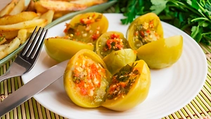 Закуска из СССР, сводившая с ума: Готовим те самые острые и ароматные фаршированные помидоры