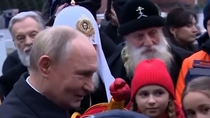 Путин на Красной площади пообщался с детьми Героев СВО и рассказал о своих предках