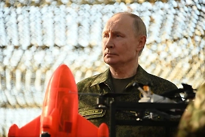 Путин поручил в новых законах улучшать положение ветеранов СВО