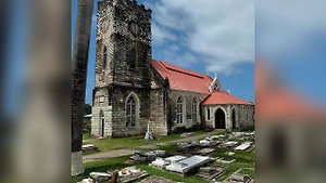 Россиянин восстанавливает церковные часы создателя Джеймса Бонда на Ямайке