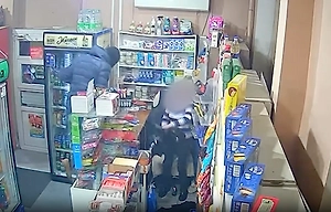 «Есть женщины в русских селеньях»: Хилый грабитель с ножом еле унёс ноги от продавщицы из Калининграда