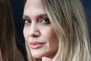 Анджелину Джоли позвали в новые регионы России к матерям убитых ВСУ детей