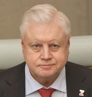 Стоило МВД наметить контуры будущей реформы, как раздались недовольные голоса из предпринимательской среды: мол, бизнесу нужен«доступ к гибкой рабочей силе», для чего следует сохранить патентную систему. Давайте расшифруем, что значит «гибкая рабочая сила»: это масса бесцельно шатающихся мигрантов, из которой легко в любой момент выдернуть нужного человечка, нанять задёшево «всерую» и также легко избавиться, когда исчезнет нужда.