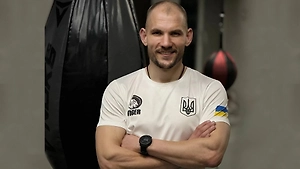 «‎Охранник» Джоли собирал донаты для ВСУ и купил украинским военным внедорожник