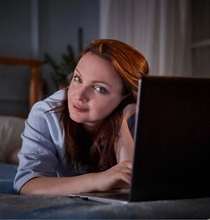 Не стоит забывать, что Роналду — публичная личность, и он обязан соответствовать своему статусу. У него хорошо проработано чувство юмора, и это говорит о человеке, который сталкивался со многими трудностями (опыт борьбы за выживание очевиден). Было бы странно, если бы он говорил: «Я никому не интересен, и мне всё равно».