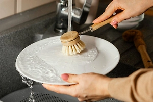 Экономист оценила идею обязать мужчин платить женщинам зарплату за домашние хлопоты