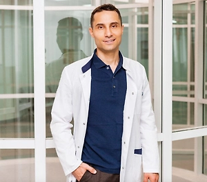 Мой опыт и опыт моих коллег демонстрируют интересный феномен своеобразной адаптации человека к дискомфорту. Многие из нас подсознательно полагают, что, если какое-то состояние или симптом возникают незаметно и длятся на протяжении длительного периода, это вряд ли опасно.