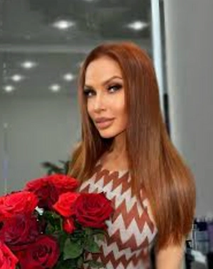 Людям всегда интересно смотреть за известными людьми, которых они видят в фильмах, телепередачах, кино, в театре, на сцене с микрофоном, в экстремальных условиях, когда действительно ты не можешь держать лицо, когда тебя кидают в такие экстримы, где ты должен не только проявлять свою силу мышц и смекалку, но и просто оставаться человеком. 