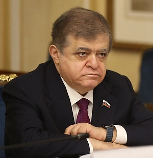 Мы можем показать другие кадры — как он издевался без света, воды и пищи бомбёжками над жителями Донбасса, ЛНР и Запорожья, как издевался над своими собственными гражданами. Я думаю, что всё это — показатель его показушной натуры.