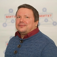 Если не пить спирт, который был в бензине, то это безопасно. Рисков никаких нет. Для двигателя и выхлопа спирт полностью безопасен — он просто сгорает до углекислого газа и воды. Это даже экологичнее, чем чистый бензин