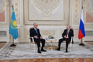 Токаев сказал, что хочет побеседовать с Путиным как со старшим товарищем