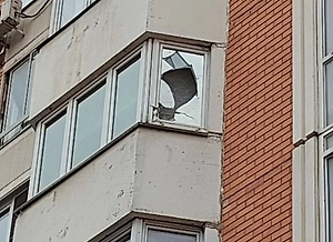 Обломки при обрушении «Снежкома» ранили женщину внутри квартиры на девятом этаже