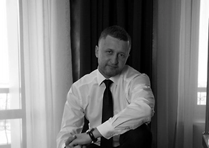 Телеведущий впал в кому после страшного ДТП и умер, не приходя в сознание