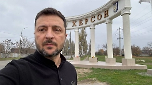 «Вестник Апокалипсиса»: Зеленского попросили сделать селфи на фоне Киева и Одессы