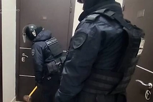 ФСБ показала видео задержания лжеполицейских, грабивших людей в Петербурге