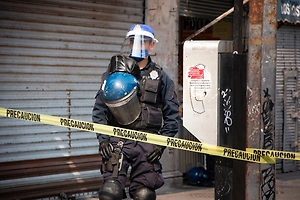 В ходе беспорядков на марше «Поколения Z» в Мехико пострадали 100 полицейских