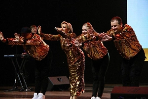 Татьяна Буланова обвинила своих танцоров в предательстве