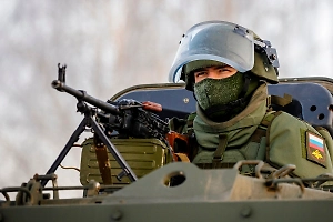 Медведев назвал число заключивших контракты с ВС РФ