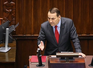 Глава МИД Польши Сикорский обвинил президента в подготовке к выходу страны из ЕС