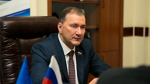 Пока информация неофициальная, мы можем судить о содержании этого плана из разных источников СМИ, но при этом нельзя исключать, что скоро данный план будет представлен Штатами официально. Для Киева и Европы стало неприятной неожиданностью появление некоего мирного плана, который с ними не обсуждали.