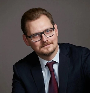 За 11 месяцев 2025 года число покупок цветов в рознице выросло на 9% год к году. Цветы — один из самых популярных подарков на 8 Марта. Предстоящий праздник 8 Марта регулярно повышает спрос на цветы. Рост цен на цветы к 8 Марта — не внезапное явление, а  результат многих факторов: высокого спроса, сезонности и логистики, которые каждый год накладываются друг на друга и усиливают эффект.