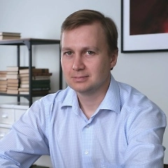 Если сложить цифры числа 2 и 7, мы получим 9. Она в нумерологии является цифрой, означающей окончание одного этапа и переход на этап новый. Как пишет известный немецкий специалист в области изучения эзотерики,«Начертание девятки символизирует путь из внешнего во внутреннее, а перевёрнутое изображение девятки, это шестёрка — символ плодородия».