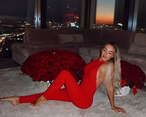 Прогулявшая всю ночь в клубе Анна Седокова забыла разбудить сына в школу