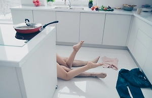 Рутина, обиды и телефон: Life.ru узнал, что молодые россияне считают главными убийцами страсти 