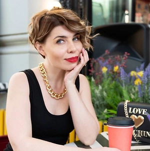 Однако в негативном сценарии эмоции, вызванные Днём матери, могут быть очень разнообразными и тяжёлыми. Это опустошение, чувство вины за то, что не удалось сказать или сделать что-то важное, обида за утрату, гнев на судьбу или обстоятельства, тоска и боль, которые трудно выразить словами. Эти чувства могут накапливаться и мешать жить полноценной жизнью, особенно если потеря была внезапной или тяжёлой.