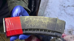 Кровь, тела, АК с кличем «Слава Украине»: Место перестрелки ФСБ с диверсантами сняли на видео