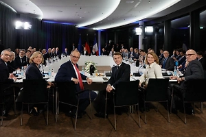 Мерц, Макрон и Стармер призвали пустить замороженные активы РФ на помощь Киеву