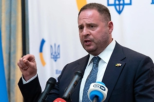 Выглядел опустошённым: Ермак приуныл, услышав о возможной встрече Путина и Зеленского