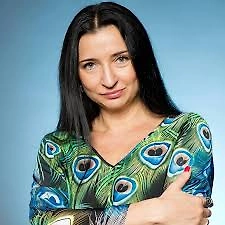 Конечно, на первом месте это всё-таки профессии с высоким уровнем стресса и ответственности. Например, топ-менеджеры, банкиры, трейдеры, руководители крупных проектов, юристы, хирурги. Постоянный хронический стресс — это главный враг потенции. Он приводит к выбросу кортизола, а это гормон стресса, и он подавляет напрочь выработку тестостерона — главного гормона, отвечающего за либидоэрекцию, психоэмоциональное напряжение, тревожность, страх неудачи, синдром выгорания.