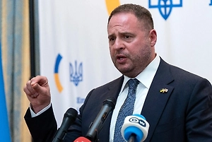 У Зеленского не было выхода: Экс-премьер Украины Азаров назвал отставку Ермака запоздалой