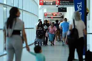 Аэропорт Филадельфии приостановил работу из-за сообщения о бомбе