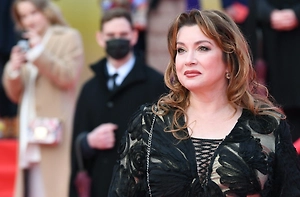 Лифтинг обернулся скандалом: Вера Сотникова требует 50 млн рублей с косметолога за изуродованное лицо