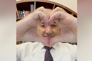 Тоже в армию провожает? Пашинян снял видео под песню Макана о любви и показал сердечко