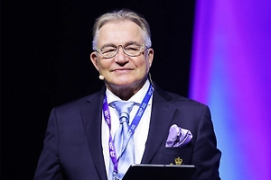 Засветивший голый пенис Дибров жёстко прошёлся по фанатам жёлтых новостей, упомянув Достоевского