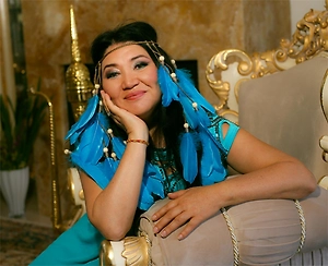 Определённые предметы помогают усилить денежную атмосферу в доме. Статуэтки слонов, лягушек с монетой, фигурки божеств богатства... Всё это работает как напоминание о намерении привлекать деньги. Из растений особенно дорожат денежным деревом и бамбуком.