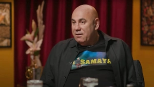 Лишая её работы, вы лишаете её возможности вернуть деньги пострадавшему. Ну, будет она сидеть дома, жить на эту пенсию. И что из этого получится? Владелец от этого получит деньги? Или вам нужна всем кровь, вы хотите видеть, как Долина сейчас живёт на вокзале, доедает последний хер без соли? Этого вы хотите? Вот мне всегда один вопрос к толпе: а вы что хотите? Я же вижу эту желчь, эту ненависть,  им хочется понаблюдать, как какой-то публичный народный артист на помойке побирается, а потом подойти ещё бросить камень: «Так тебе и надо».