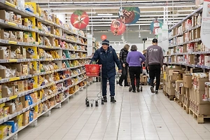 Особенности национальных покупок: Life.ru, узнал, сколько мужчин в РФ следуют списку продуктов в магазине