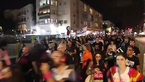 Сотни жителей Тель-Авива требуют отставки Нетаньяху и расследования по ХАМАС 