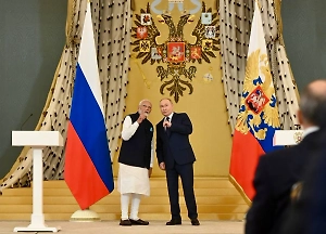 Экс-сотрудник ЦРУ счёл угрозы США одной из причин сближения Индии с Россией