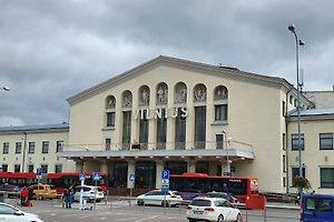 Аэропорт Вильнюса приостановил работу из-за воздушных шаров в небе