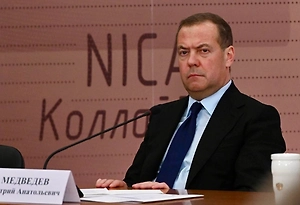 Медведев сравнил новую стратегию нацбезопасности США с разворотом корабля