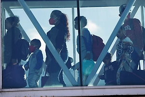 США повторно депортируют около 50 граждан Ирана и других стран